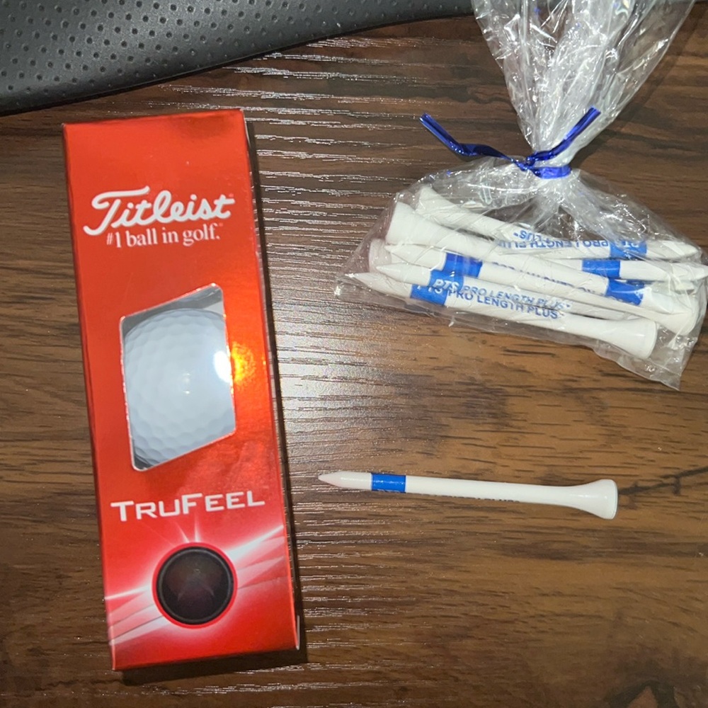 Titleist Trufeel 3pk golf balls with tees